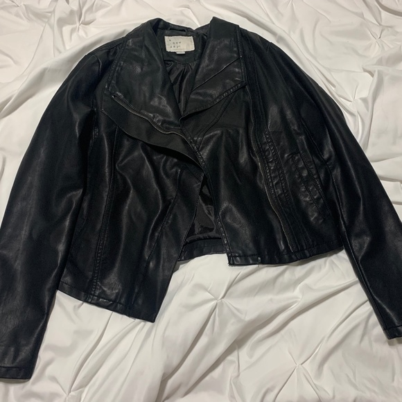 Classy Faux Leather Jacket - Picture 3 of 5